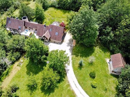 2 maisons contemporaines. vue. calme. 5 chambres  4 salles d'eau. jardin environ 1ha