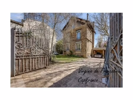a vendre-meulière-centre-ville-7 pièces-parcelle de 500 m²-garages-sous-sol-11 mn à pied r
