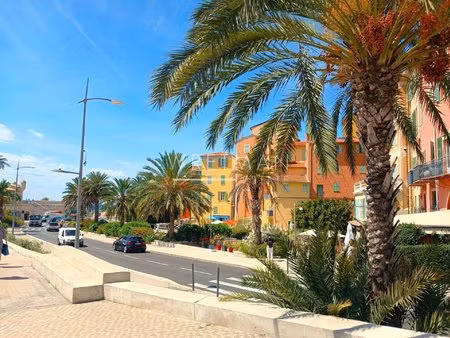 appartement 3 pièces avec balcon  vue mer - menton vieux port