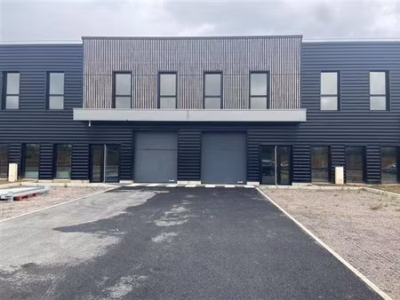 location local d'activités puiseux en france 7 560 m²