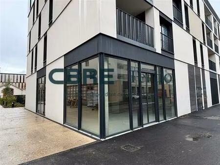 location commerce tours 107 m²
