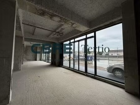 location commerce tours 109 m²