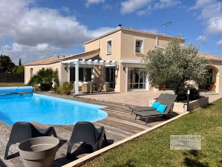 maison à vendre la roche sur yon 6 pièce(s) 210m2 620 000€