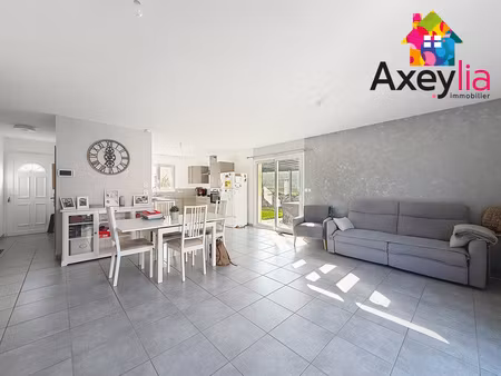 a vendre - secteur chauffailles - maison de 2014 avec grand garage  terrasses et terrain