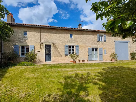 vente maison 5 pièces 146 m² à civray (86400)  199 900 €