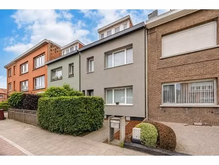 instapklare ééngezinswoning in het centrum schoten!