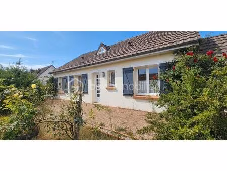 maison traditionnelle de 137 m² à les bordes