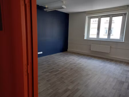 location local professionnel 150m²