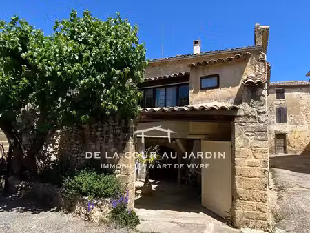 maison en coeur de village entouré de garrigue