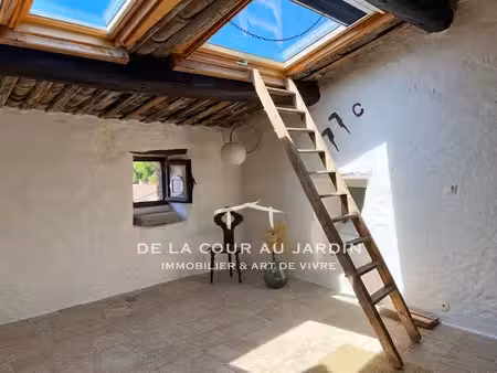 maison en coeur de village entouré de garrigue