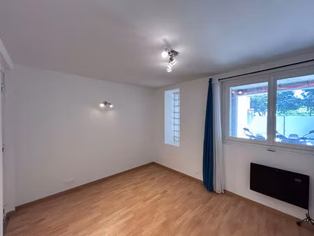 location local professionnel 11m²