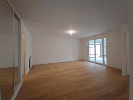emplacement n°1 pour ce bel appartement avec jardin privatif