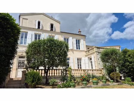 vente maison 6 pièces  193.12m²  saintes