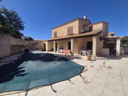 villa 4 chambres+bureau  jardin et piscine