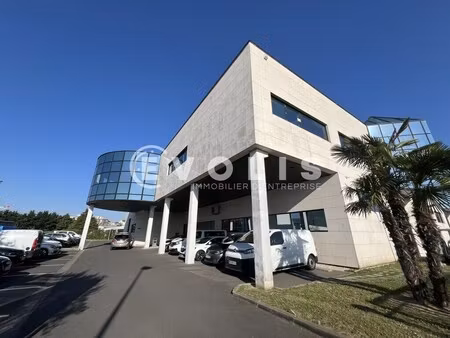 location bureaux 174 m² à 2 415 m²
