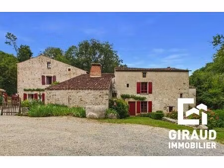 maison de 5 chambres de luxe en vente à vouvant  pays de la loire