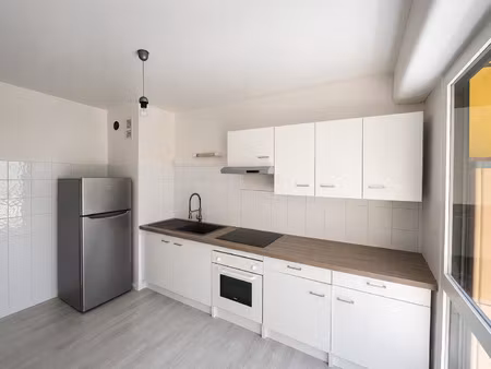 grenoble t2 rénové de 45 m2 avec véranda