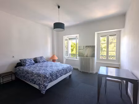a louer de septembre à juin - t4 de 110 m2 meublé au bourg d