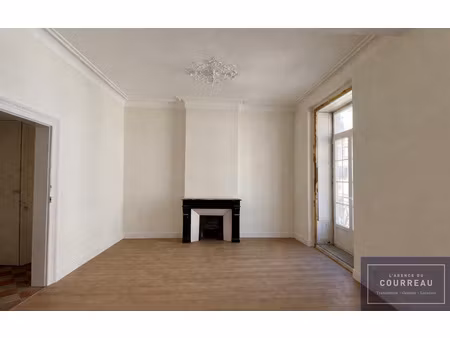 montpellier f3 de 83 m2 à rénover dans immeuble de caractè