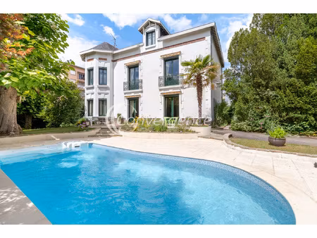 maison bourgeoise - centre ville de limoges - piscine - 2 ga