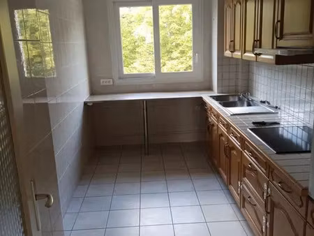 location appartement 3 pièces 85 m² à joué-lès-tours (37300)
