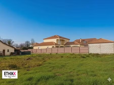 700 m2 artix : terrain à bâtir dans lotissement