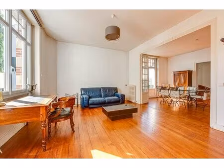 biarritz /centre - appartement de charme années 30 à rénover  fort potentiel avec garage..