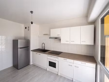 grenoble t2 rénové de 45 m2 avec véranda