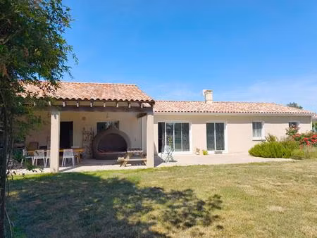 villa de plain pied avec terrasse couverte et grand garage