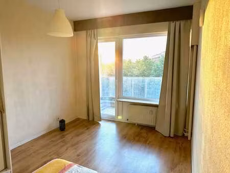 bel appartement avec 2 chambres et un balcon