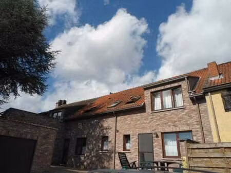 spacieux appartement avec terrasse et garage à overijse