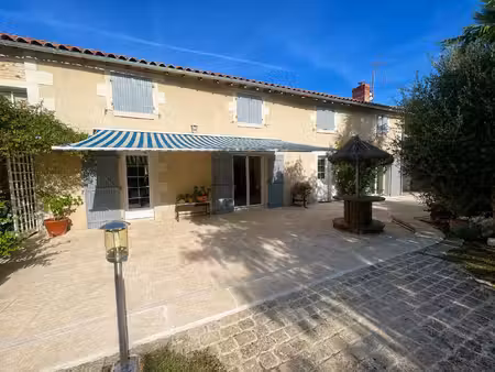 belle maison en pierre avec dépendances – 167 m²