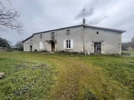 propriété de maître à rénover – nombreuses dépendances