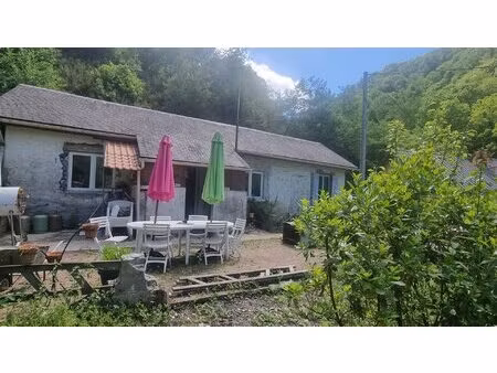 ensemble de maison avec grange et terrain