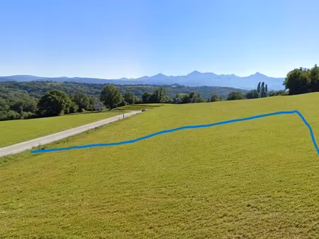terrain constructible de 832 m2  face aux pyrénées.