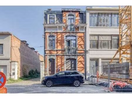 tres belle maison située dans le quartier des vennes