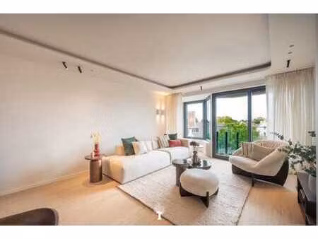 appartement luxueusement rénové dans une petite résidence  à