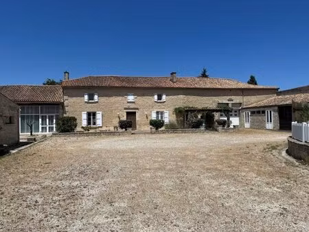 superbe maison de caractère avec piscine et gite