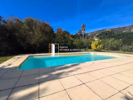 villa de luxe à vendre à le plan-de-la-tour