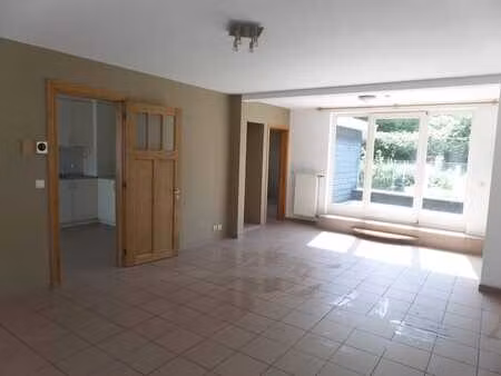 appartement spacieux avec parking au centre de marche
