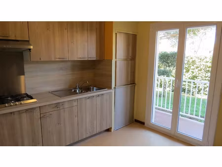 location appartement 3 pièces 85 m² à six-fours-les-plages (83140)  950 €