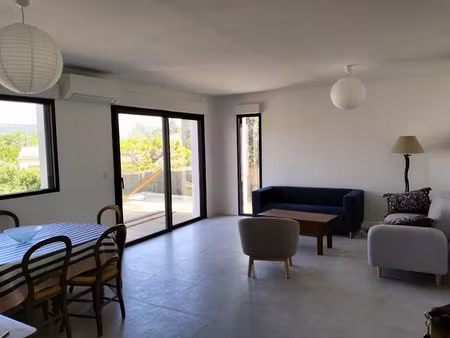 location meublée maison 4 pièces 120 m² à lambesc (13410)  1 650 €