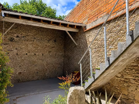 charmante maison de village avec terrasse  garage et extérie