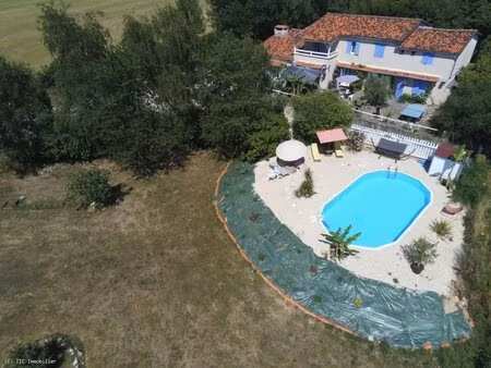 très belle propriété chambres d'hôtes avec 10 chambres 