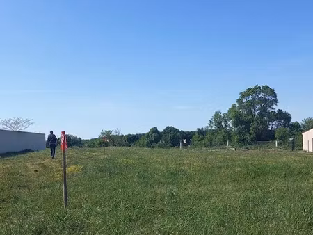 vente terrain 400 m² à saint-romain-de-benet (17600)  50 000 €