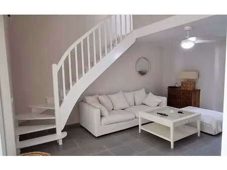 location appartement  m² t-4 à petit-bourg  1 600 €