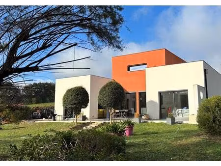 belle contemporaine avec piscine a 8 km d'auch