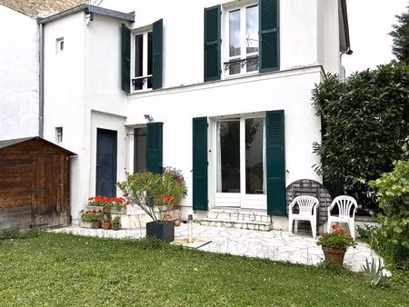 quartier piscine - maison 5 chambres studio & pkg