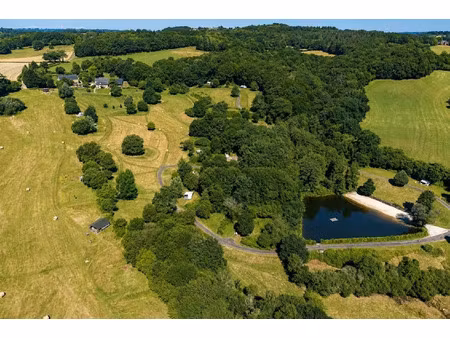 vente locaux professionnels 15 pièces 175800 m² à correze (19800)  1 190 000 €