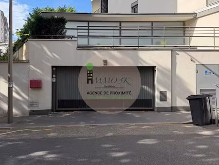 vente parking 23.61 m² à lyon 4ème (69004)  80 000 €